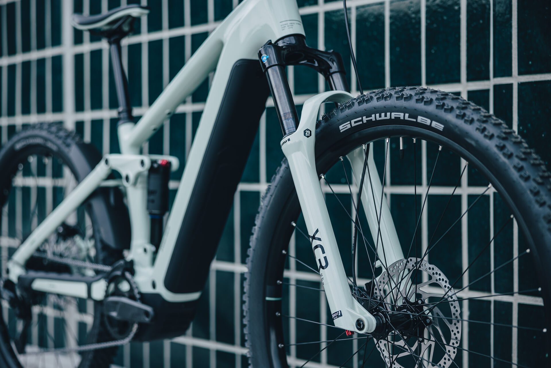 e bike cube erfahrungen Reaction Hybrid Race 800 Easy Entry (2026) | 27,5 Zoll E-MTB Hardtail GARPROVM XXL Aufbewahrungstasche 670L Kunststoff Farbe:Neon-Grün